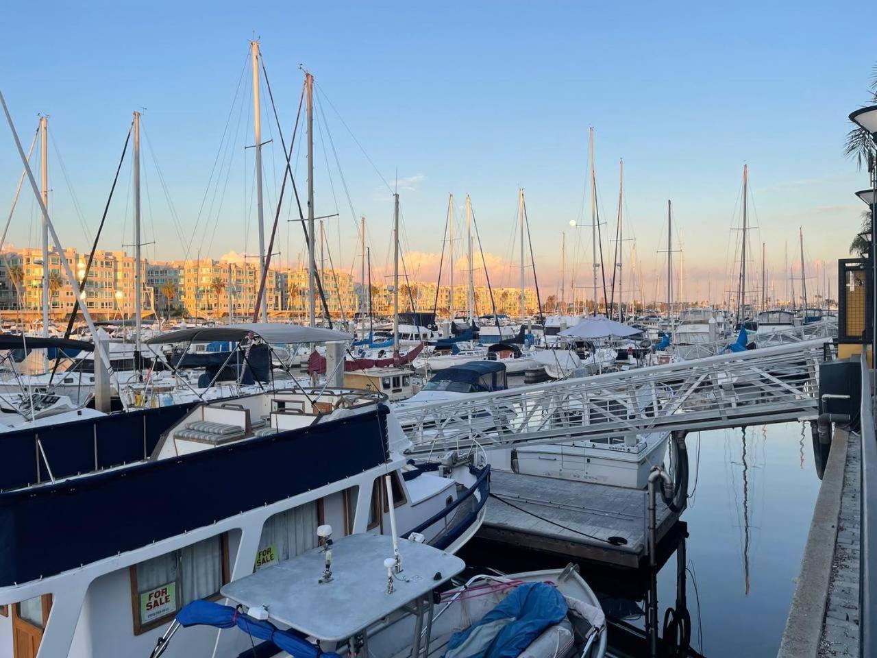 Luxurious Apartment With The Marina View Лос Анджелис Екстериор снимка